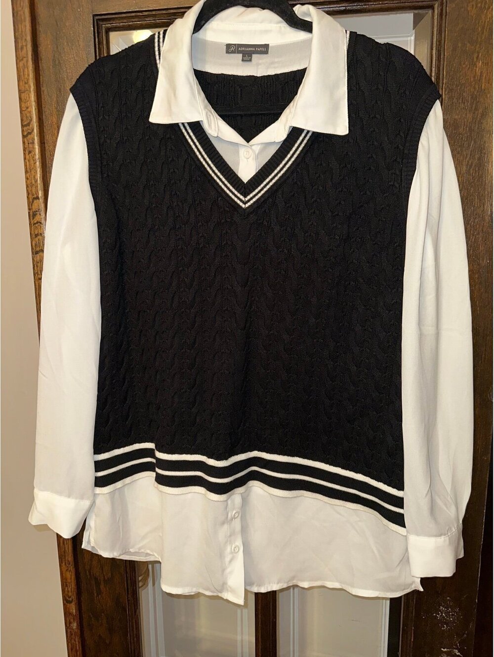 Women’s sweater blouse with collar